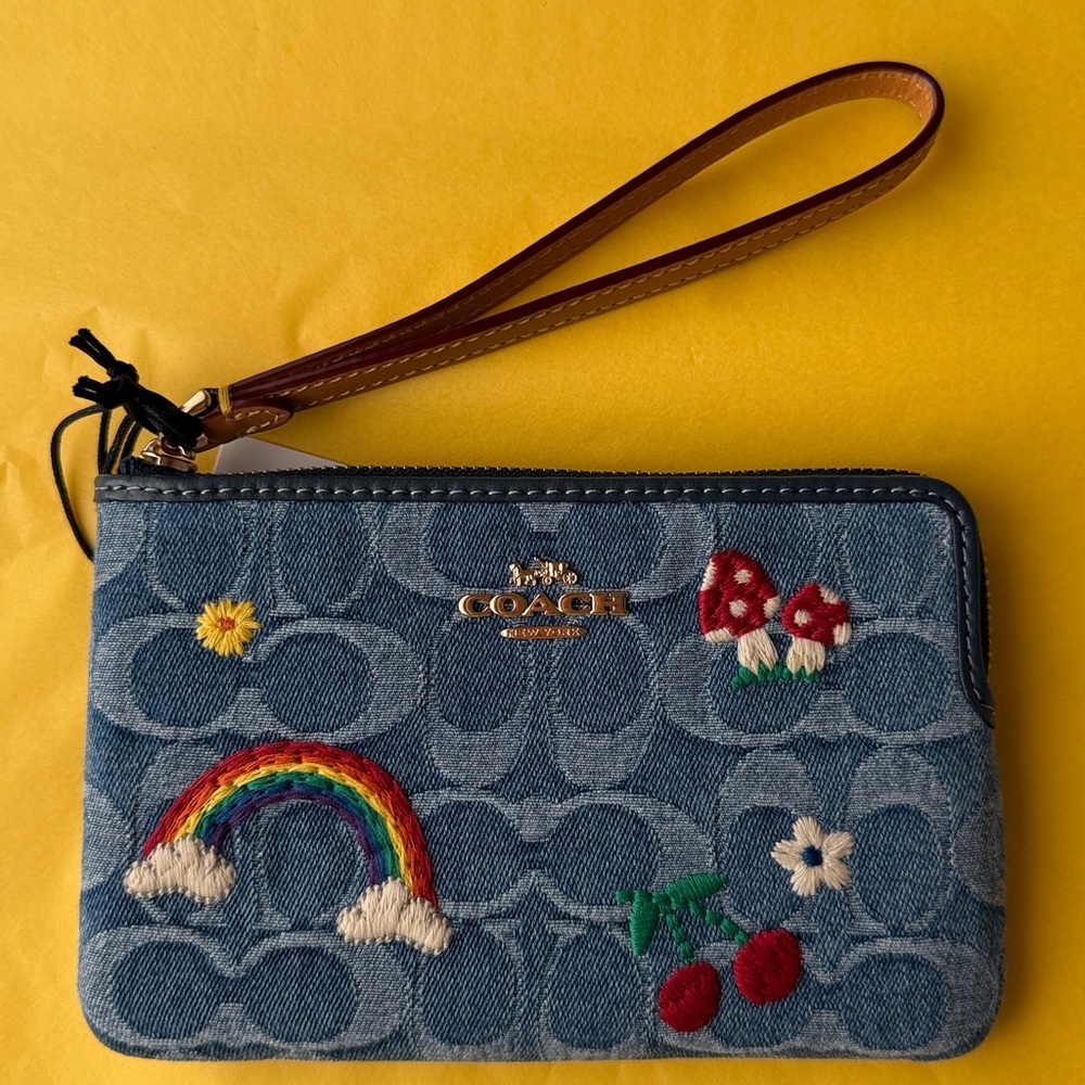 πππ COACH ZIP WRISTLET IN SIGNATURE DENIM πππ NWT πππ - Picture 9 of 16